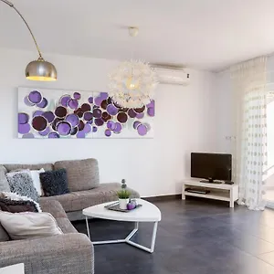 https://apartments-bonaca-medulin.in-istria.net